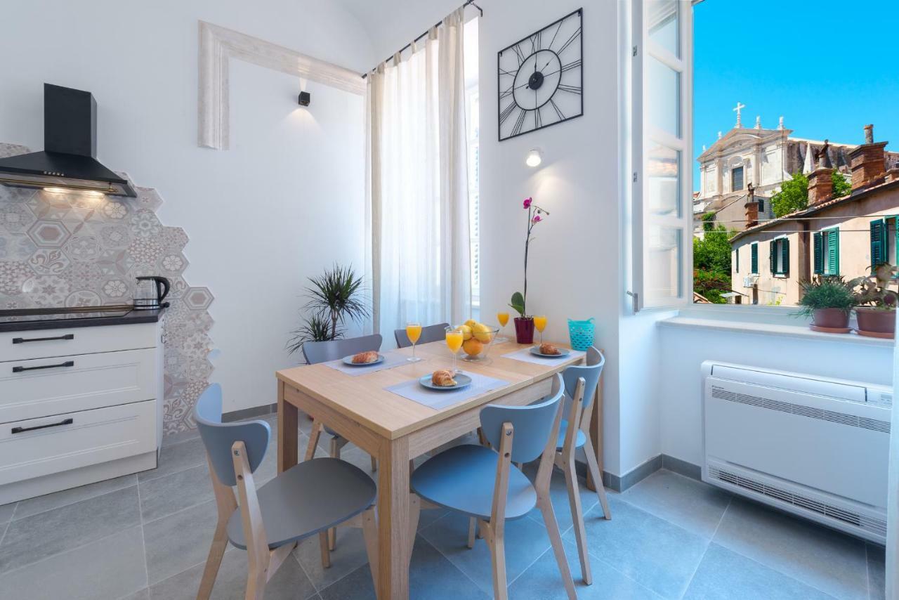 Nikili Apartment Old City Дубровник Екстериор снимка